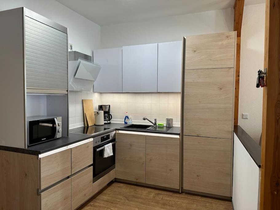 Modern Eingerichtete Wohnung Im Stadtzentrum Zittau Kostenloser Parkplatz Exterior foto